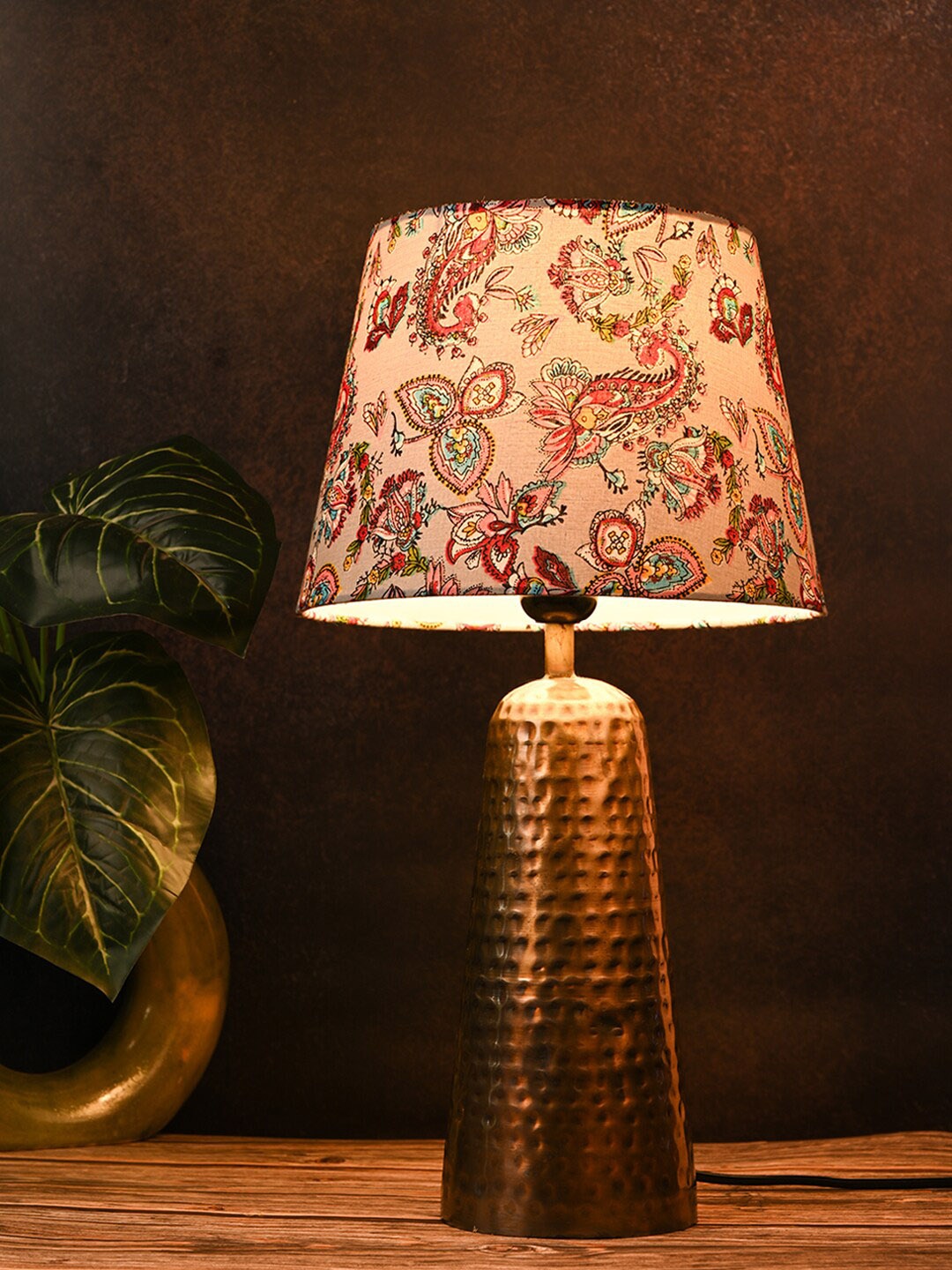 

green girgit Golden & White Ethnic Motifs Frustum Metal Base Hammered Table Lamp, Gold