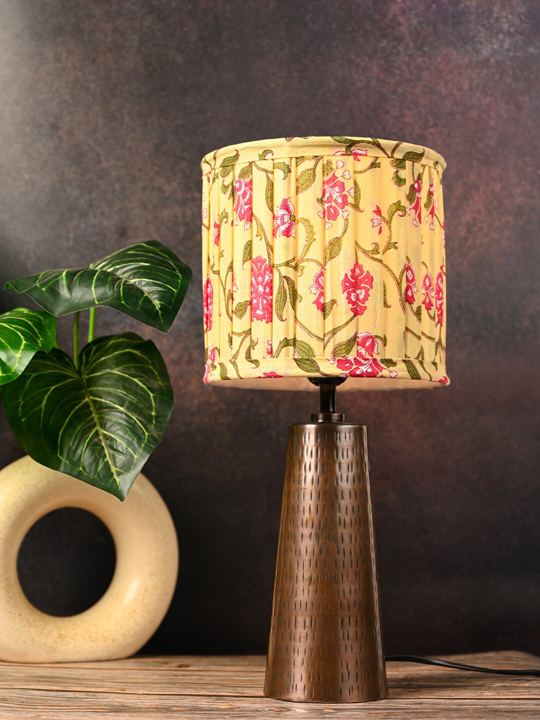 

green girgit Yellow & Pink Floral Printed Cylinder Shape Copper Base Table Lamp