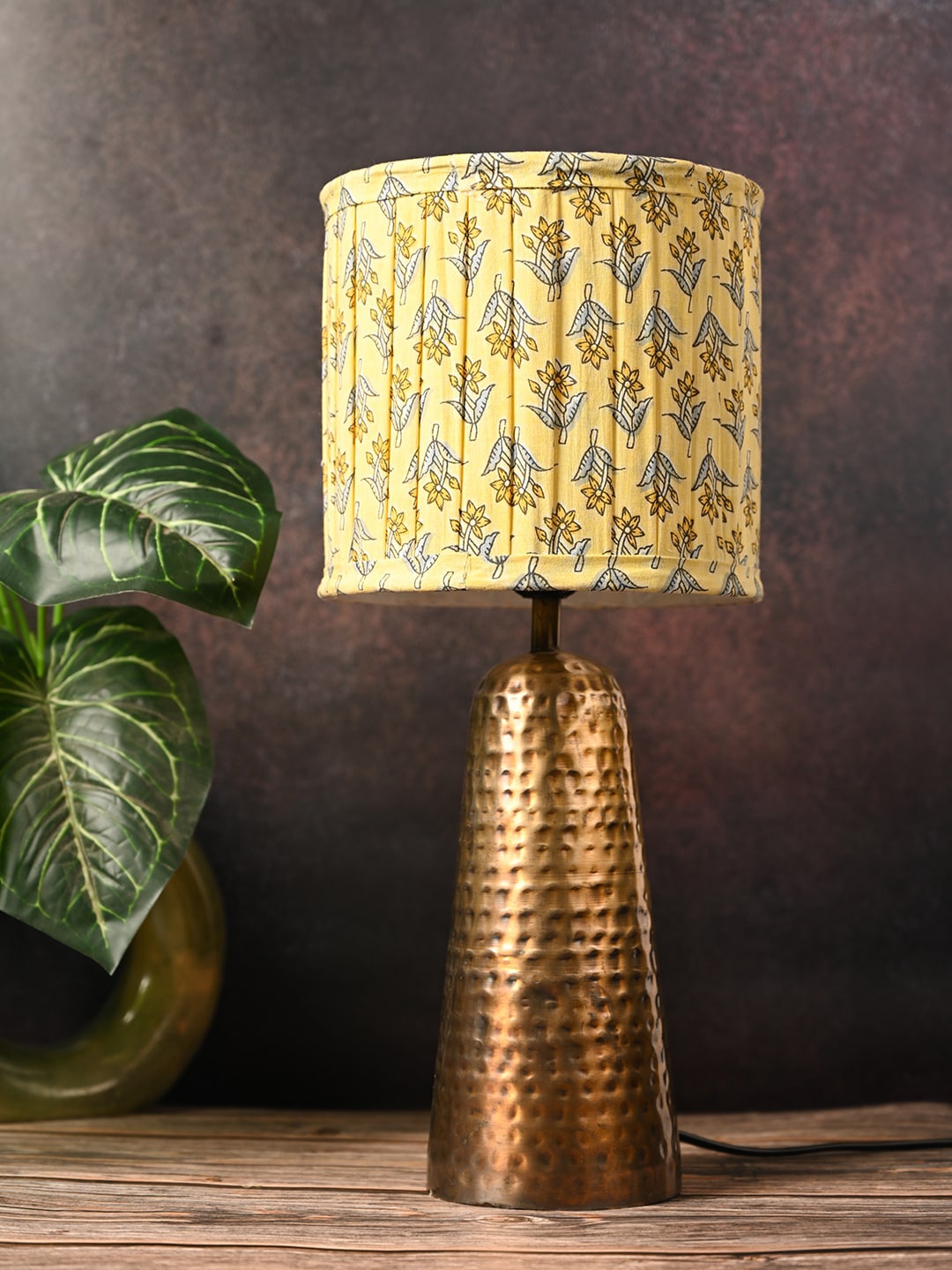 

green girgit Yellow & Blue Floral Printed Cylinder Shape Copper Base Table Lamp