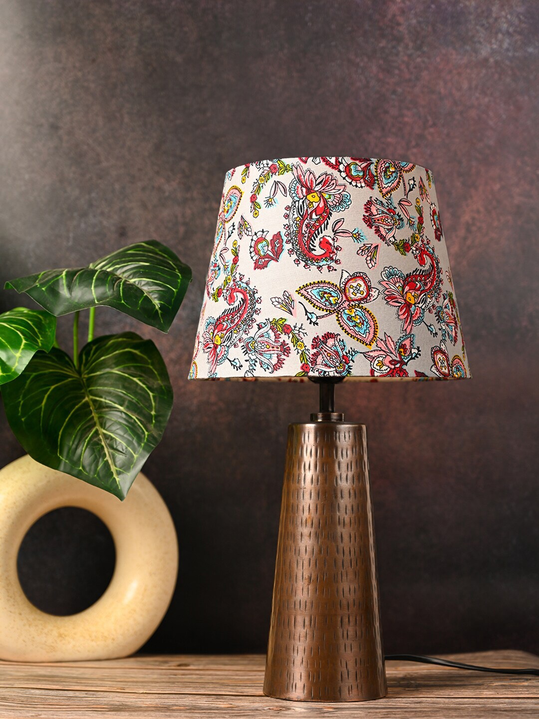 

green girgit White & Red Floral Printed Frustum Shape Copper Base Table Lamp