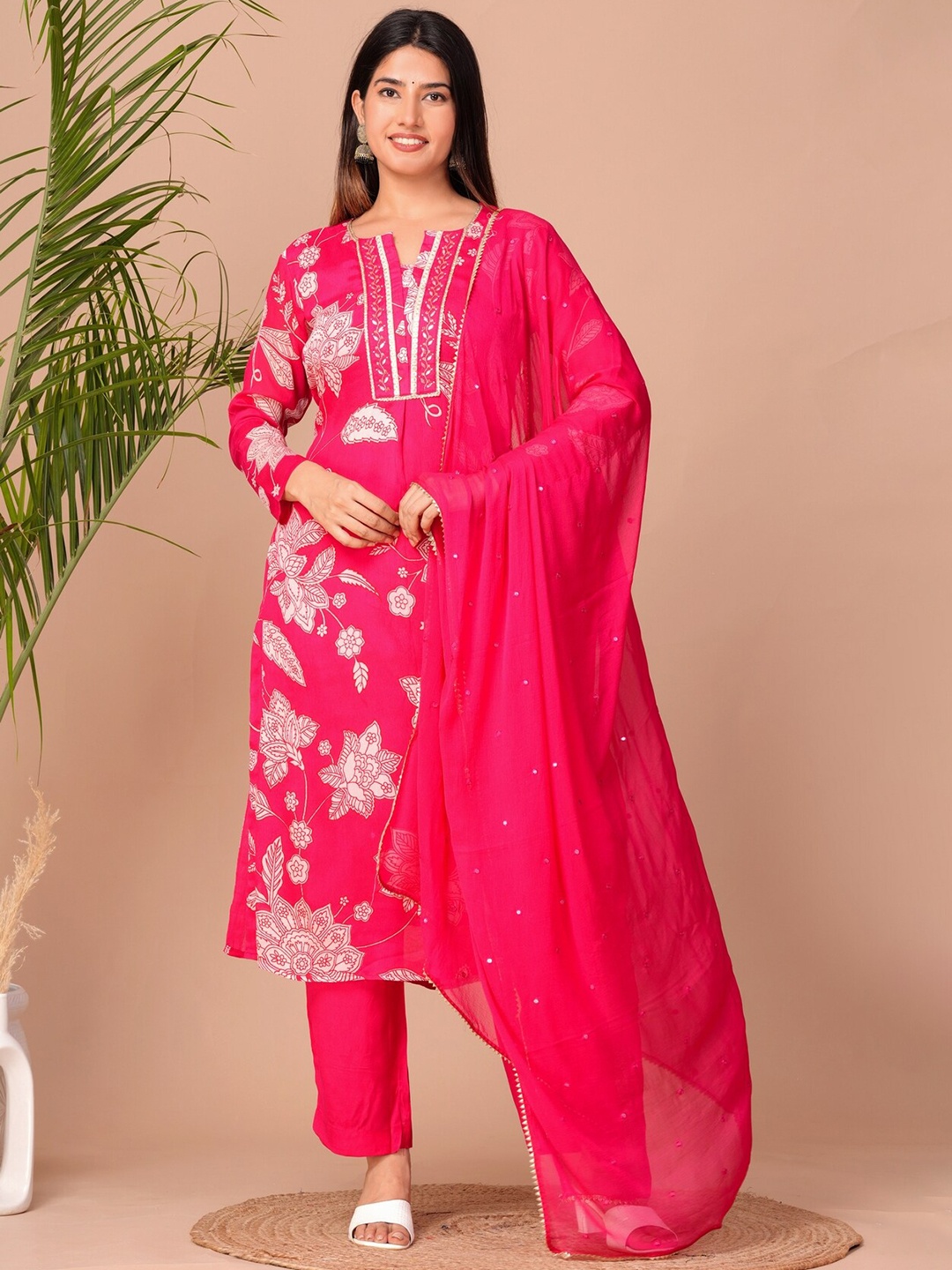 

EtnicaWear Floral Printed Gotta Patti Pure Silk Kurta & Pyjamas With Dupatta, Pink