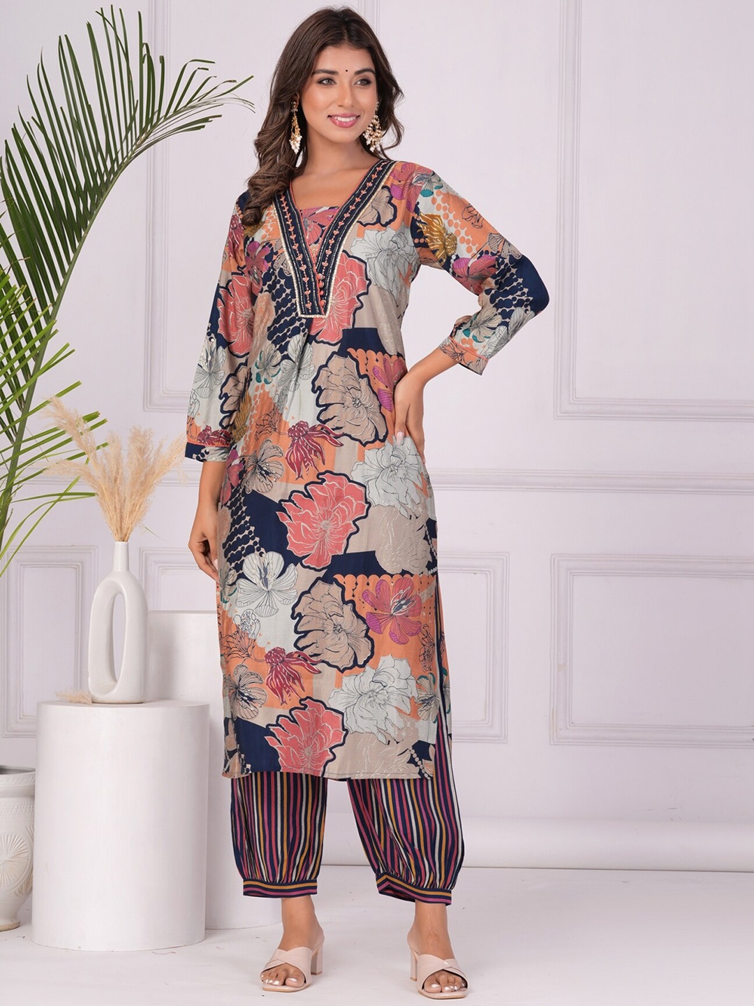 

EtnicaWear Floral Printed Beads and Stones Pure Silk Kurta & Trousers With Dupatta, Blue