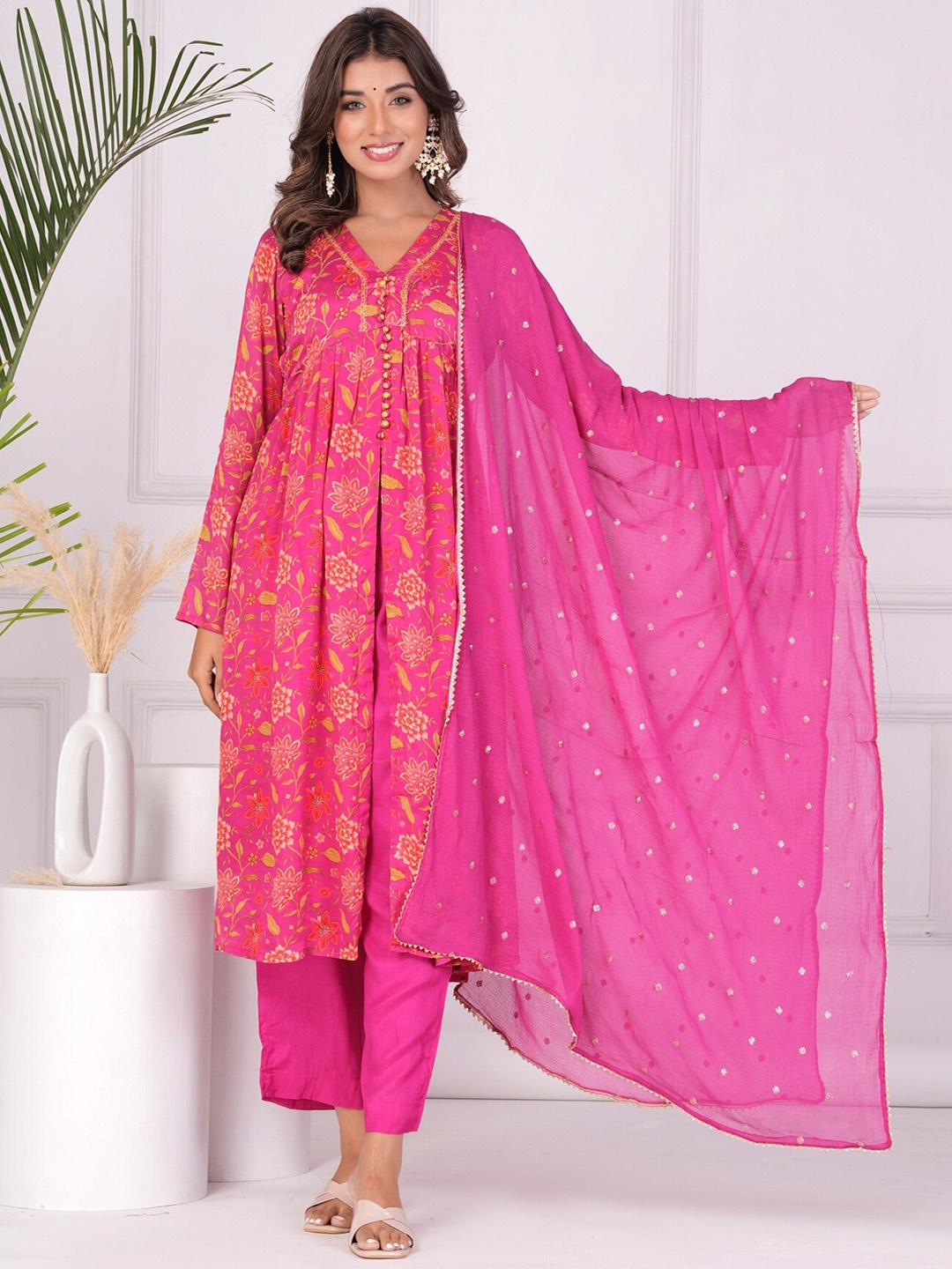 

EtnicaWear Floral Printed Beads and Stones Kurta & Pyjamas With Dupatta, Pink