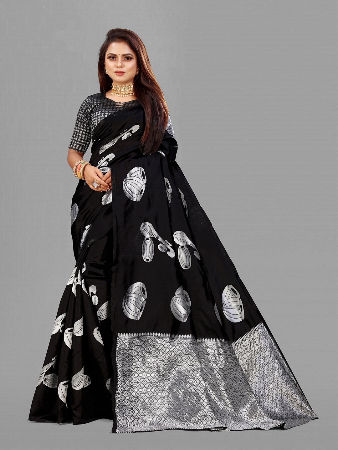 

VEDANT VASTRAM Conversational Printed Zari Banarasi Saree, Black