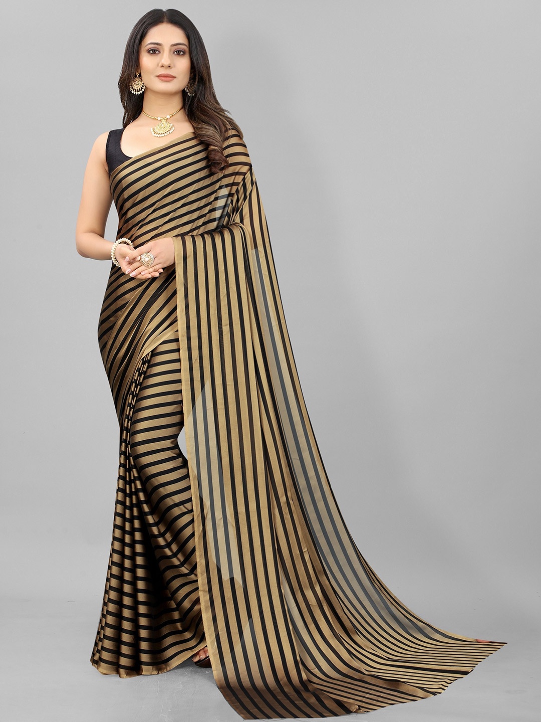 

VEDANT VASTRAM Striped Leheriya Saree, Gold