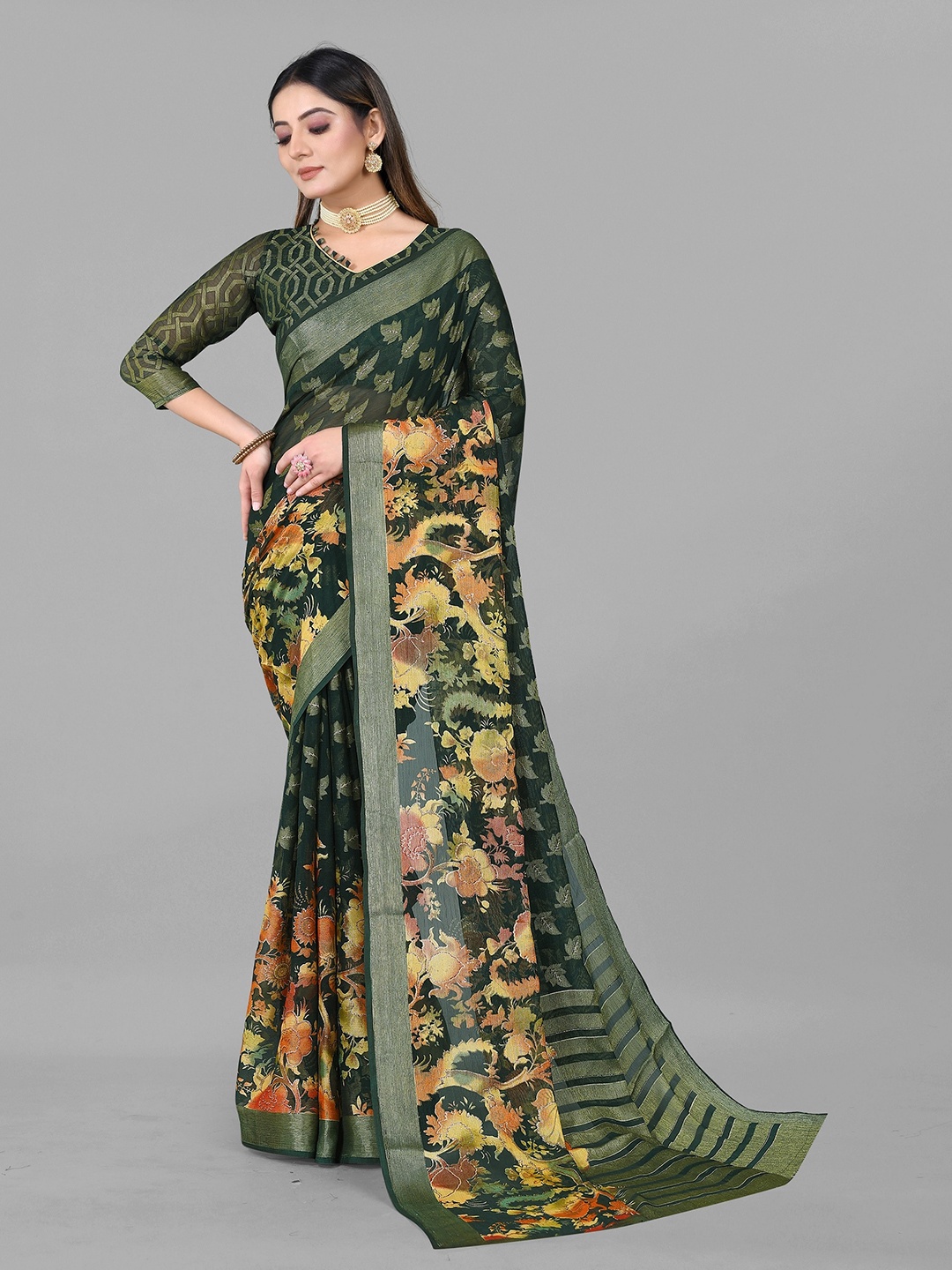 VEDANT VASTRAM Floral Printed Zari Designer Saree, Green