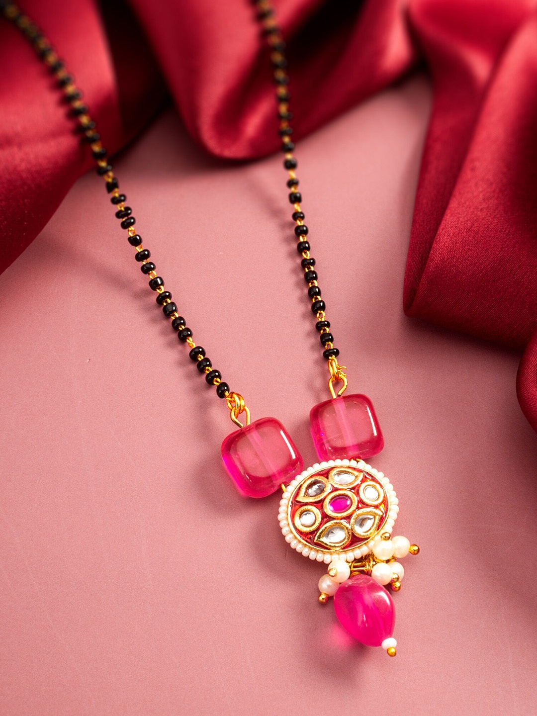 

aadita Gold Plated Floral Shaped Kundan Studded & Pearls Beaded Mangalsutra