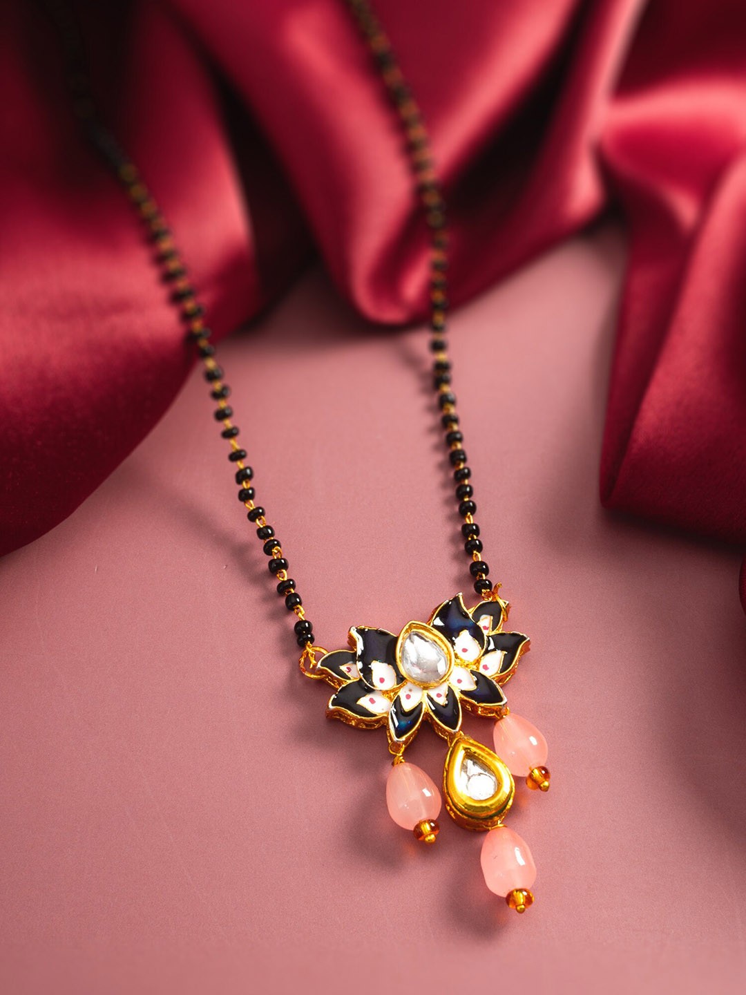 

aadita Gold Plated Floral Shaped Kundan Studded & Pearls Beaded Mangalsutra