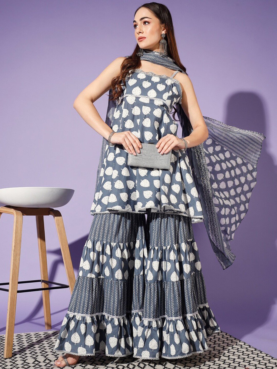 

SCORPIUS Floral Printed Empire Gotta Patti Pure Cotton Kurta & Palazzos With Dupatta, Grey