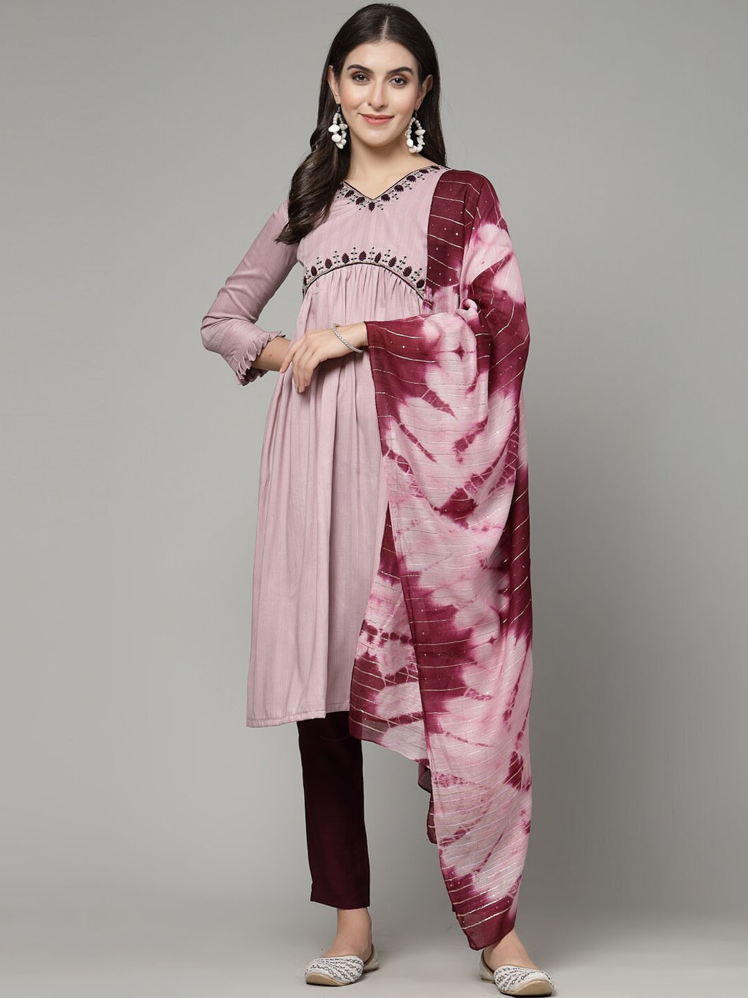 

18 ATTITUDE Ethnic Motifs Embroidered Empire Thread Work Kurta Set, Lavender
