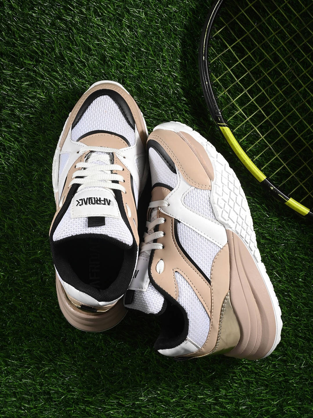 

AfroJack Women Colourblocked Lace-Up Sneakers, White
