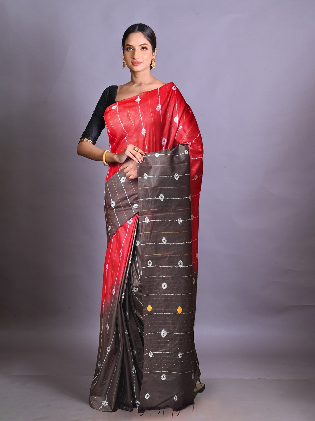 

Unnati Silks Sequinned Tie And Dye Shibori Silk Cotton Saree, Red