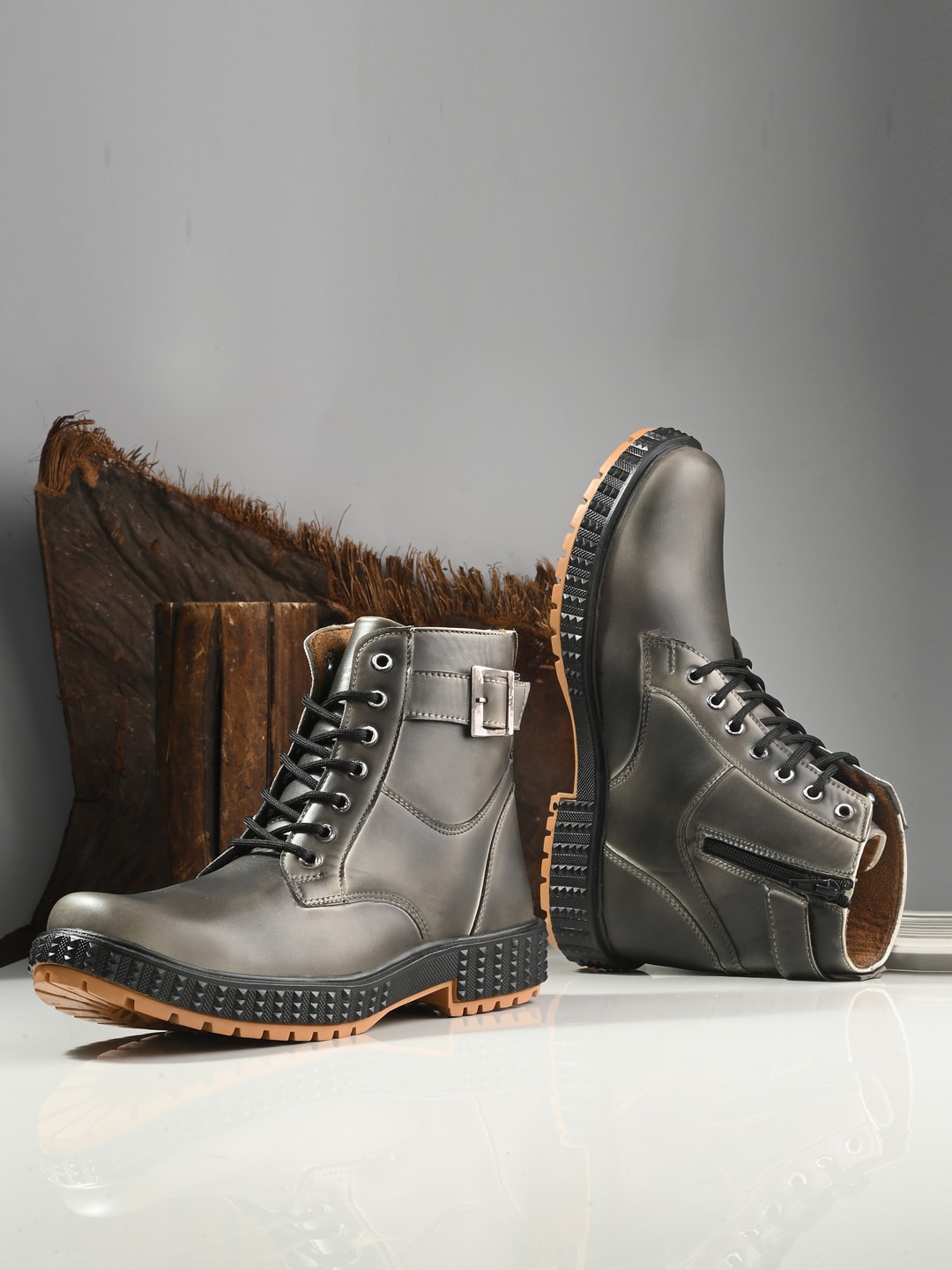 

Woakers Men Mid Top Regular Boots Buckle Detail, Grey
