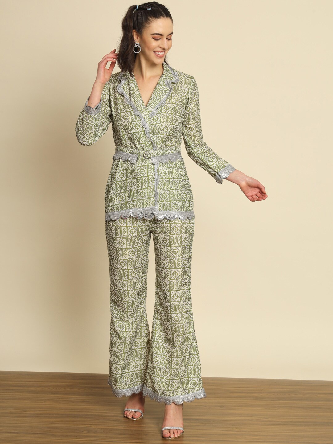 

SCORPIUS Geometric Printed Belted Shirt & Trouser, Green