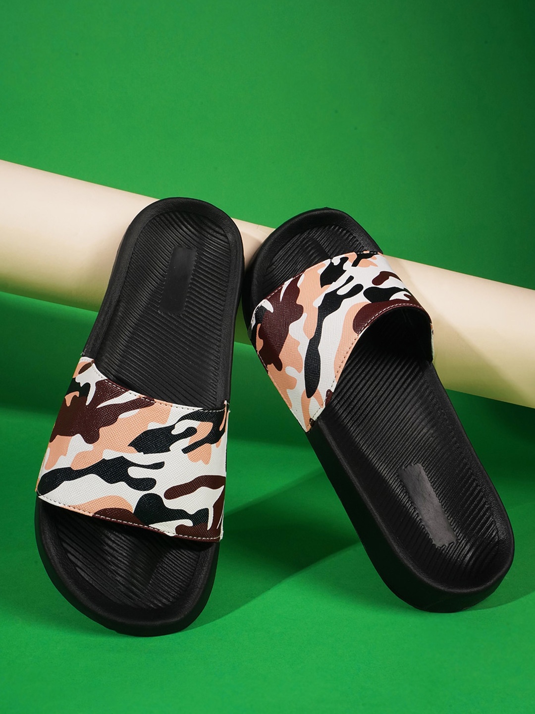 

PERY PAO Men Camouflage Printed Sliders, Brown