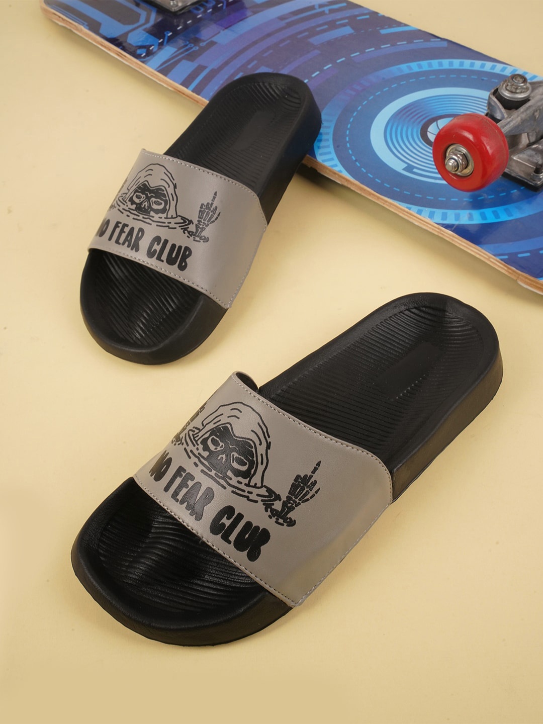 

PERY PAO Men Printed Sliders, Grey