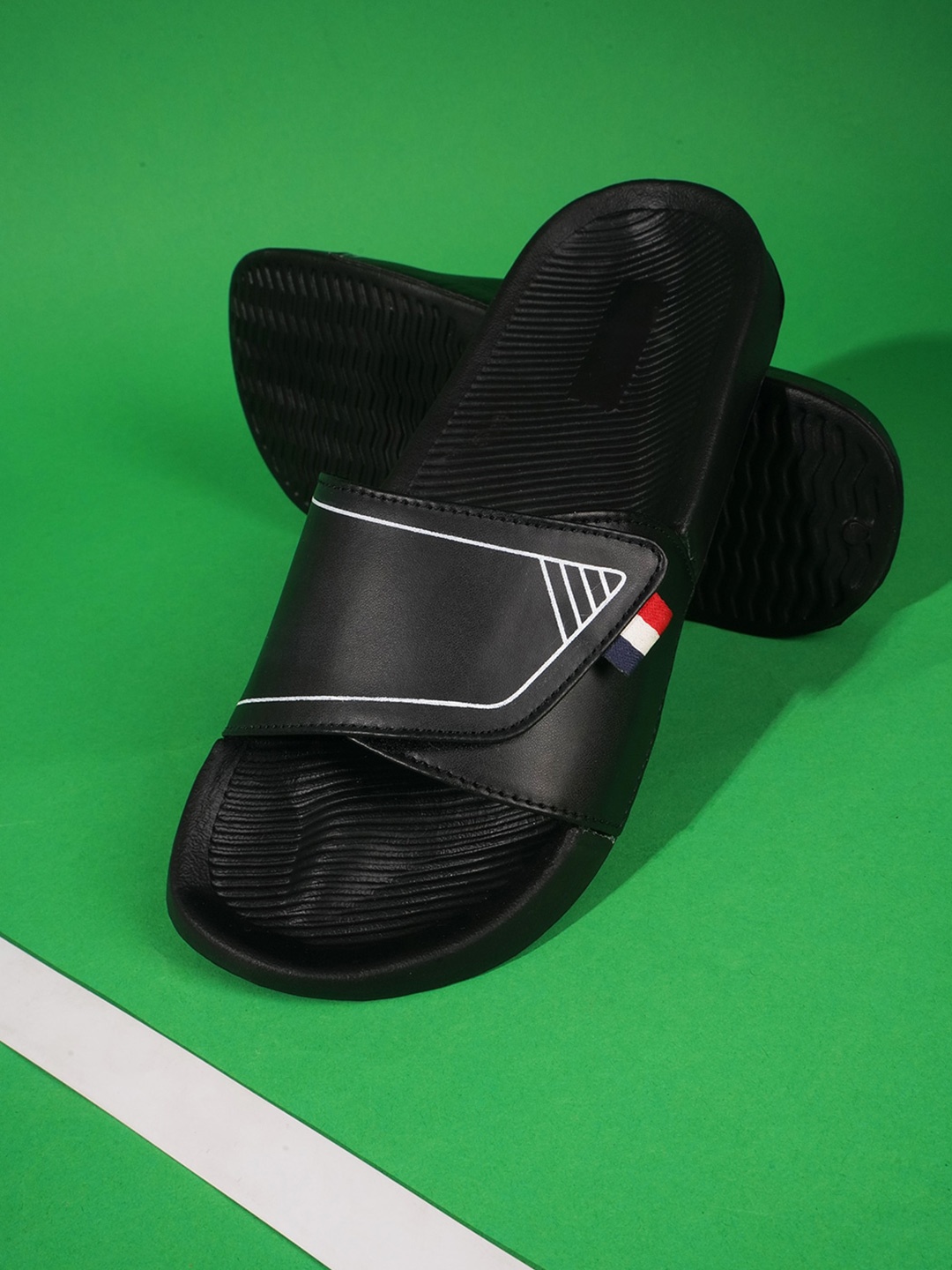 

PERY PAO Men Printed Sliders, Black