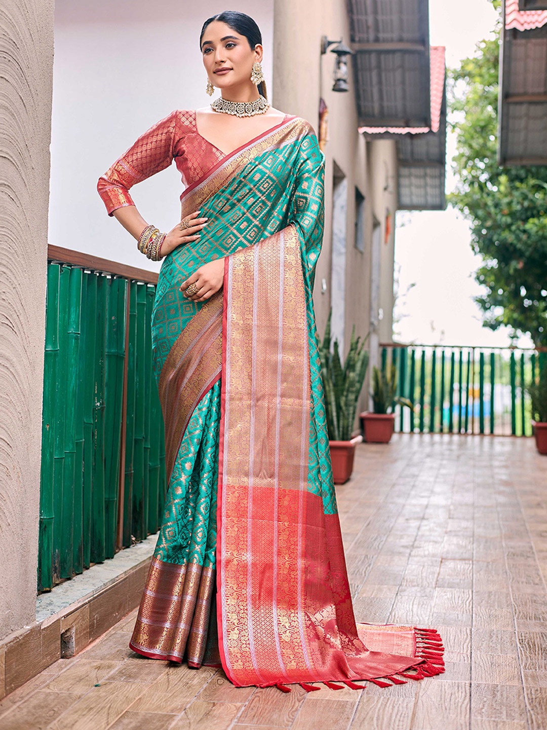 

Mitera Woven Design Zari Silk Kanjeevaram Saree, Turquoise blue