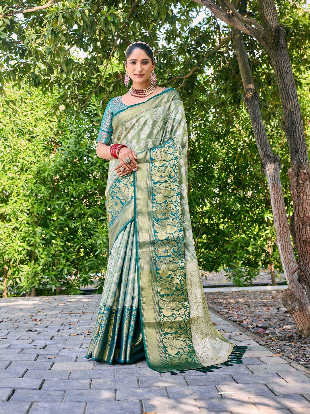 

Mitera Green & White Woven Design Zari Silk Blend Kanjeevaram Saree