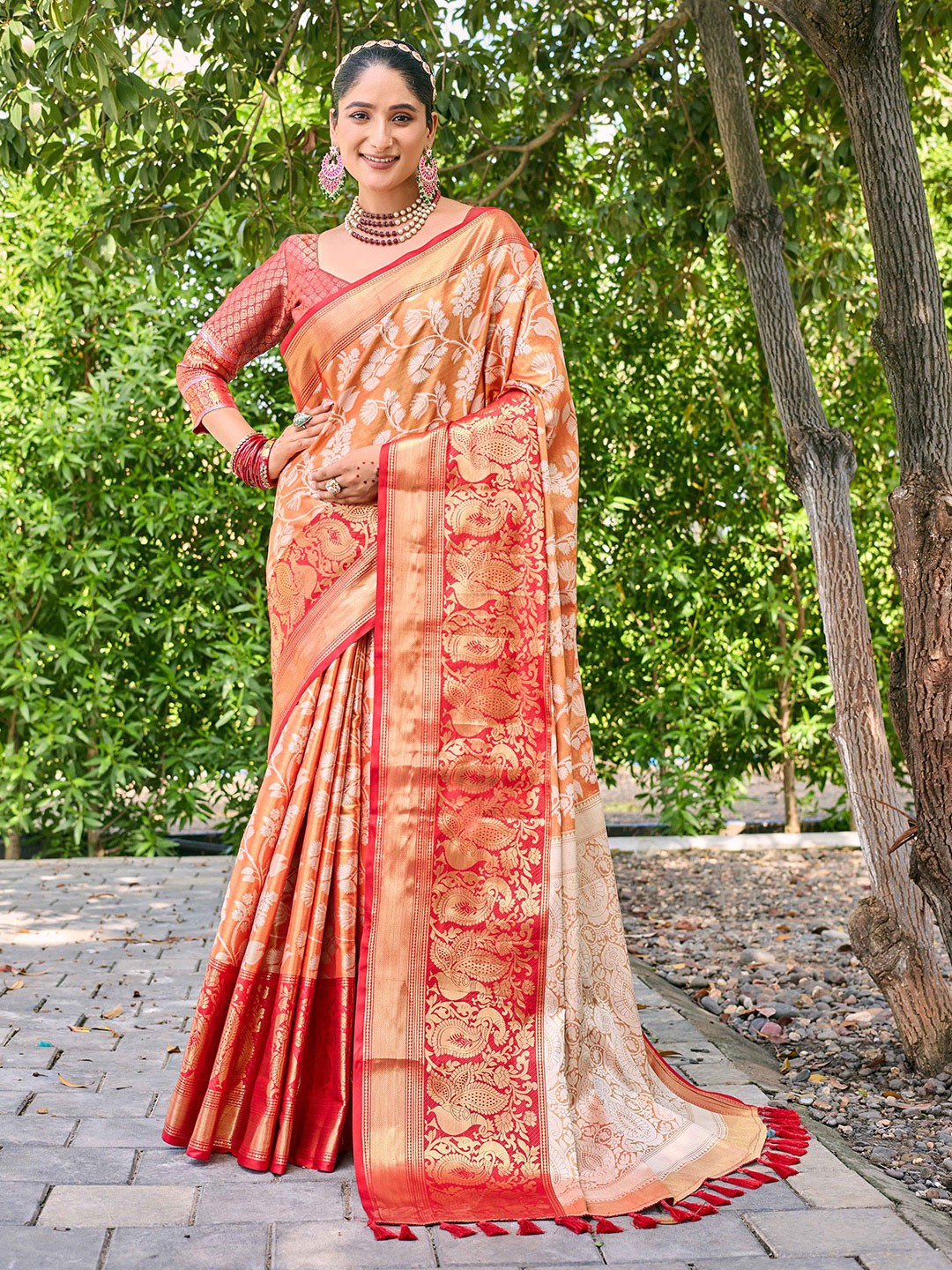 

Mitera Orange & Gold-Toned Woven Design Zari Kanjeevaram Saree