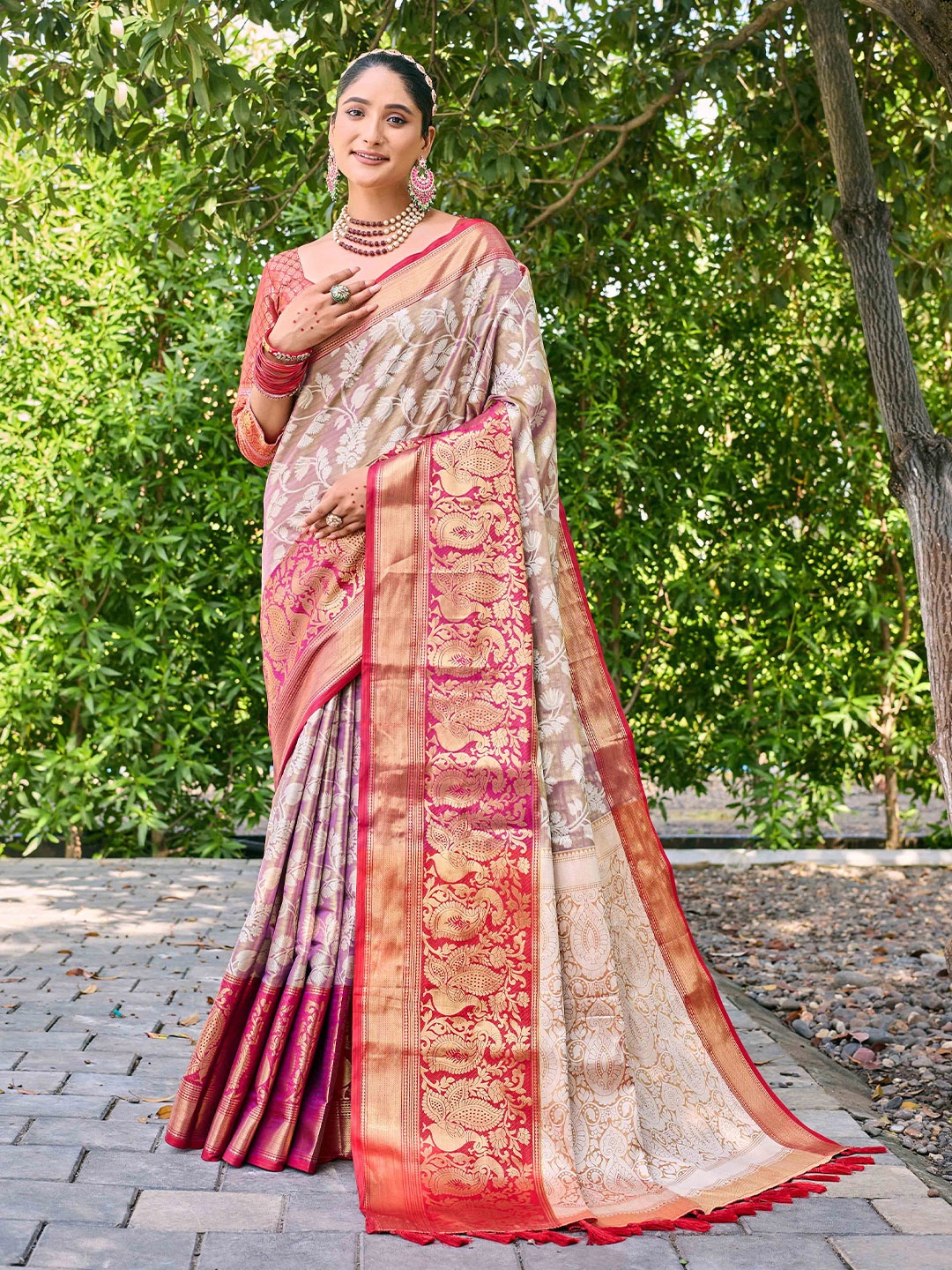 

Mitera Pink & Grey Woven Design Zari Silk Blend Kanjeevaram Saree