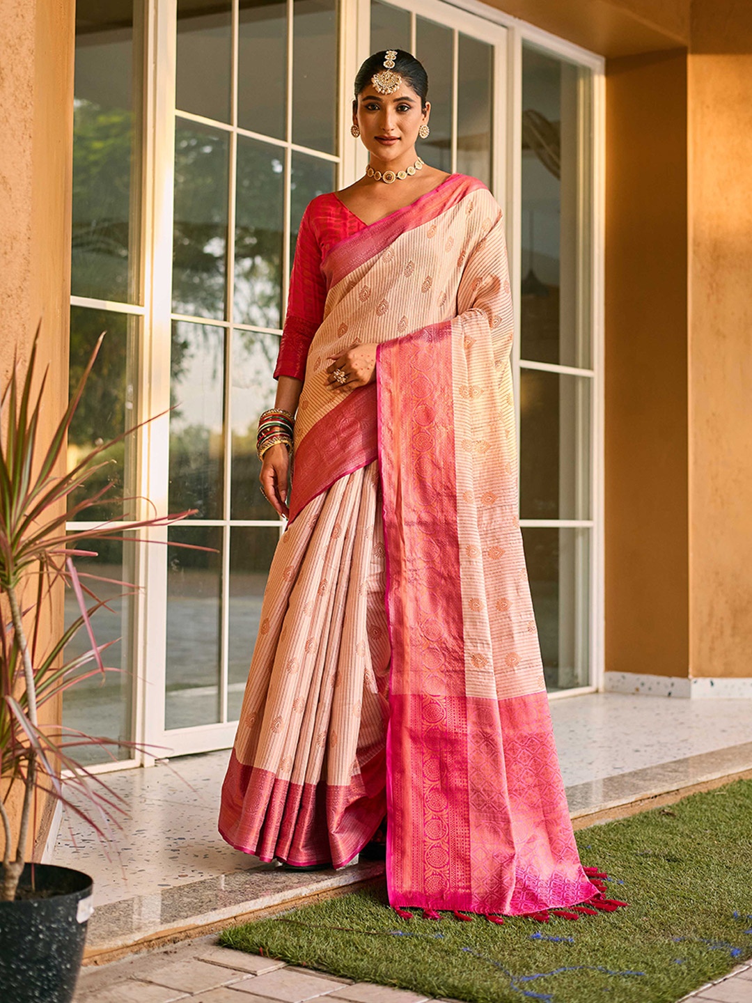 

Mitera Ethnic Motifs Woven Design Zari Kanjeevaram Saree, Peach