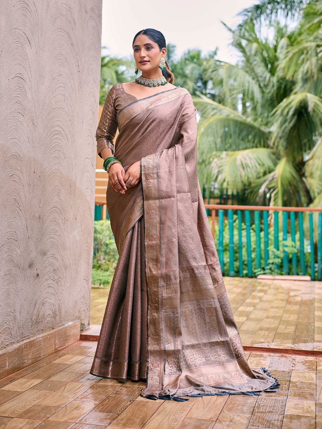 

Mitera Grey & Gold-Toned Woven Design Zari Kanjeevaram Saree