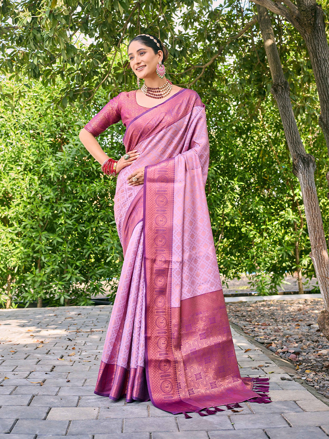

Mitera Lavender & Copper-Toned Woven Design Zari Silk Blend Kanjeevaram Saree