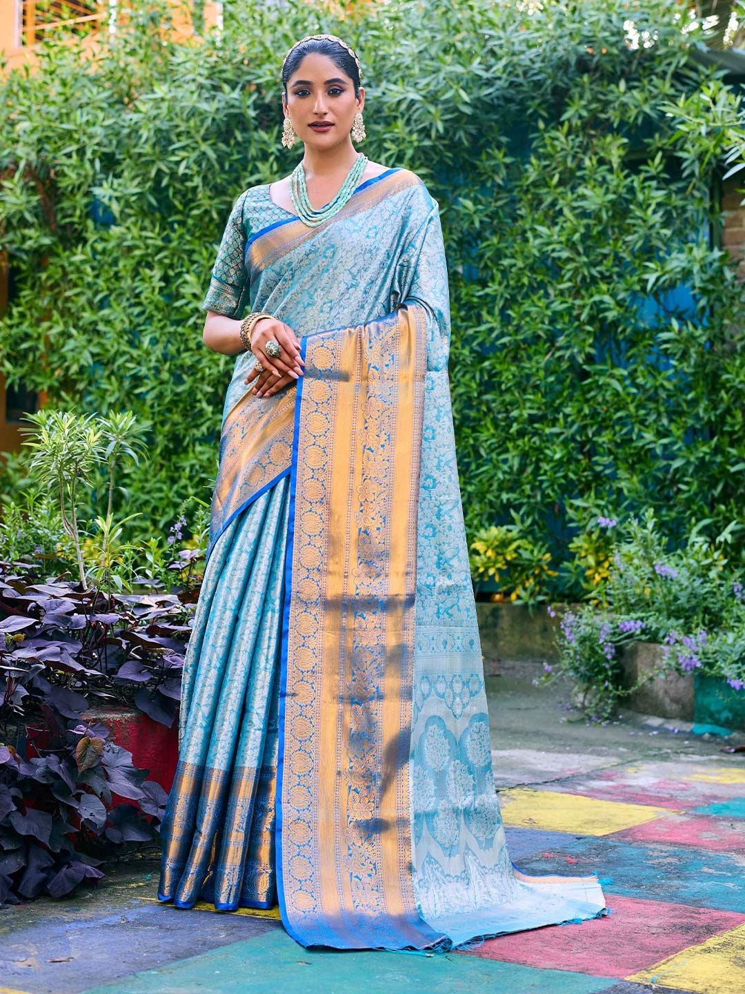 

Mitera Blue & Gold-Toned Woven Design Zari Silk Blend Kanjeevaram Saree