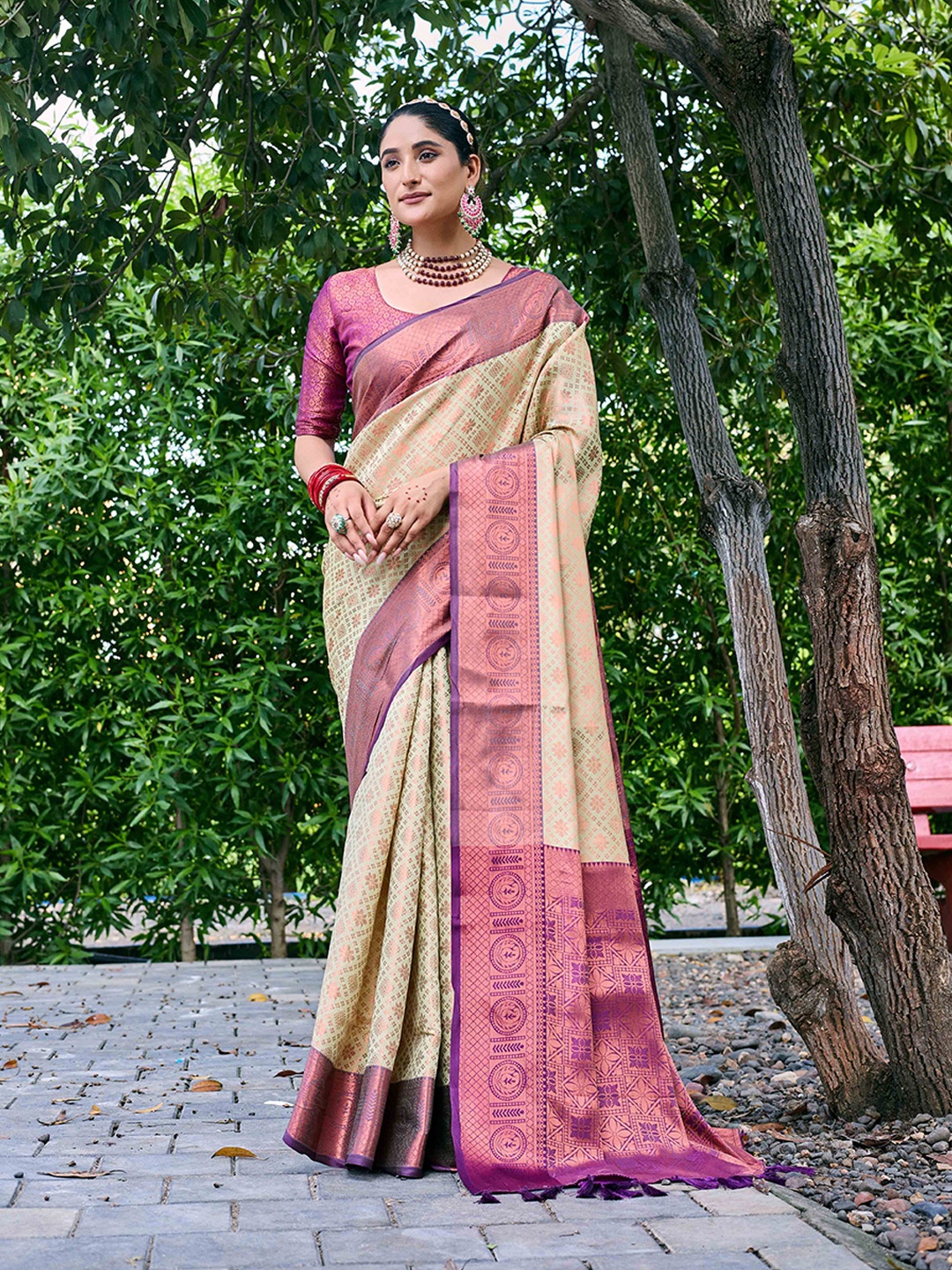 

Mitera Green & Pink Woven Design Zari Kanjeevaram Saree
