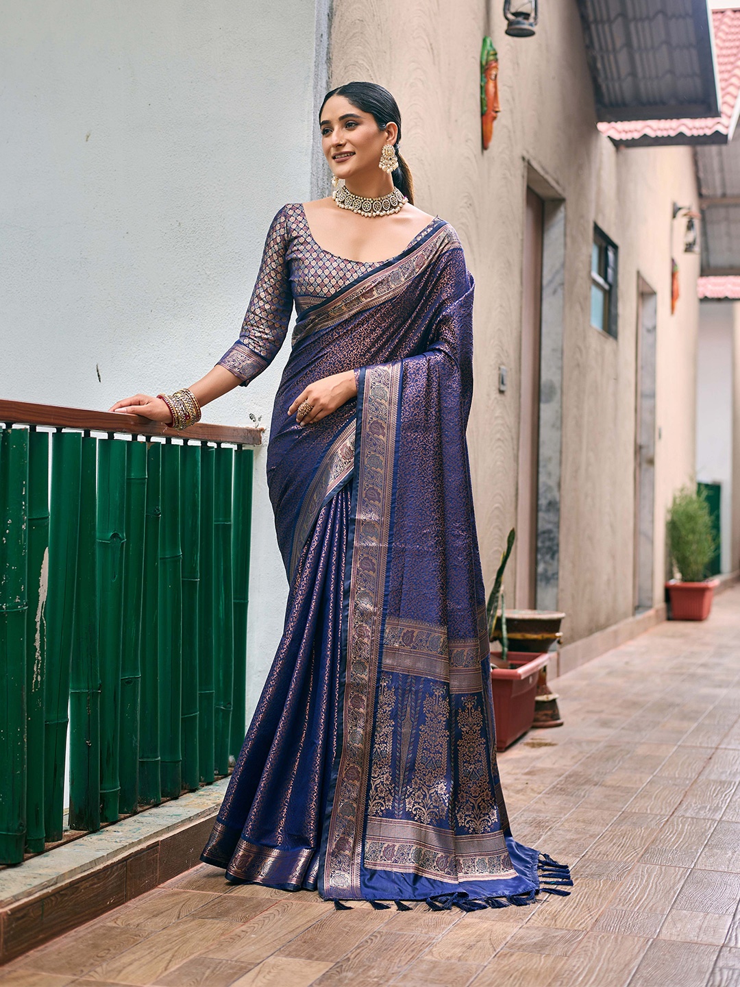 

Mitera Woven Design Zari Silk Kanjeevaram Saree, Navy blue