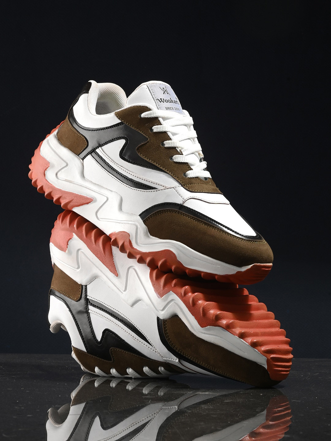 

Woakers Men Colourblocked Contrast Sole Sneakers, White