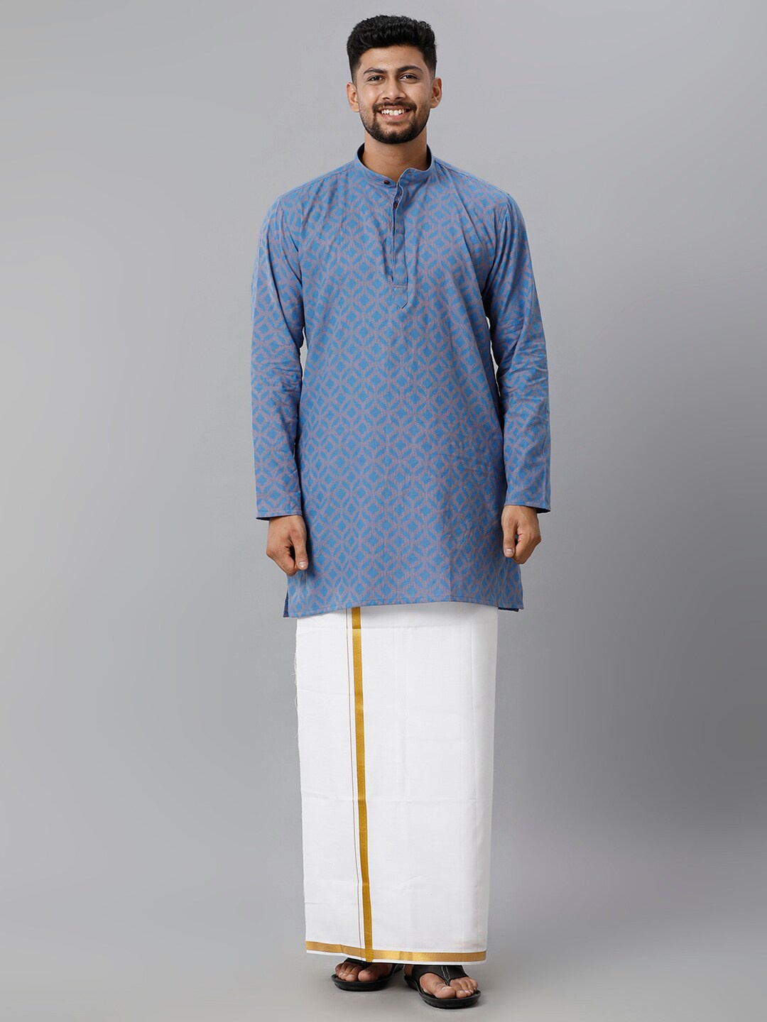 

Ramraj Printed Mandarin Collar Kurta with Veshti, Blue