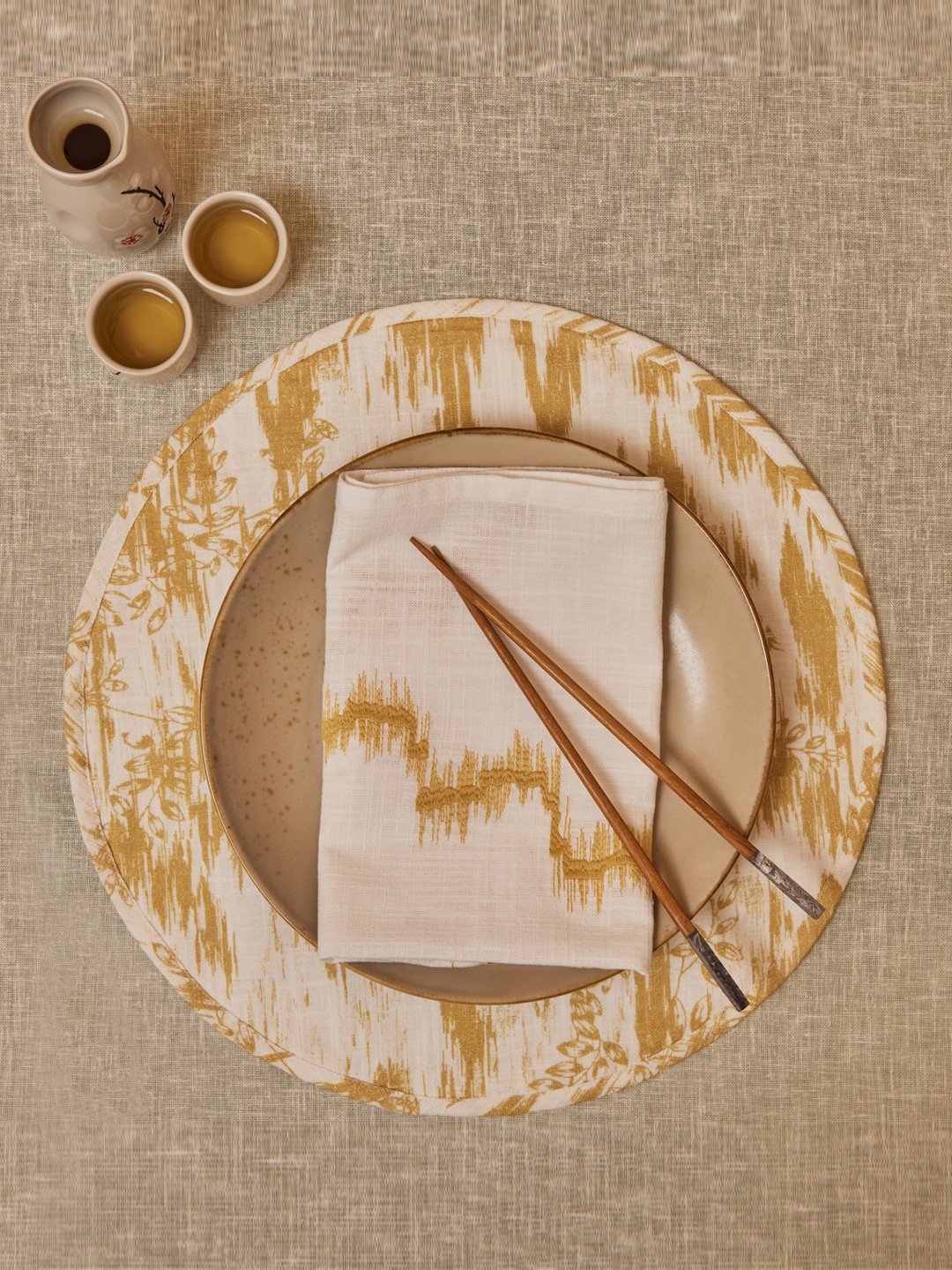 

Eris Home Gold Toned 4 Pieces Cotton Round Kitchen Table Mats