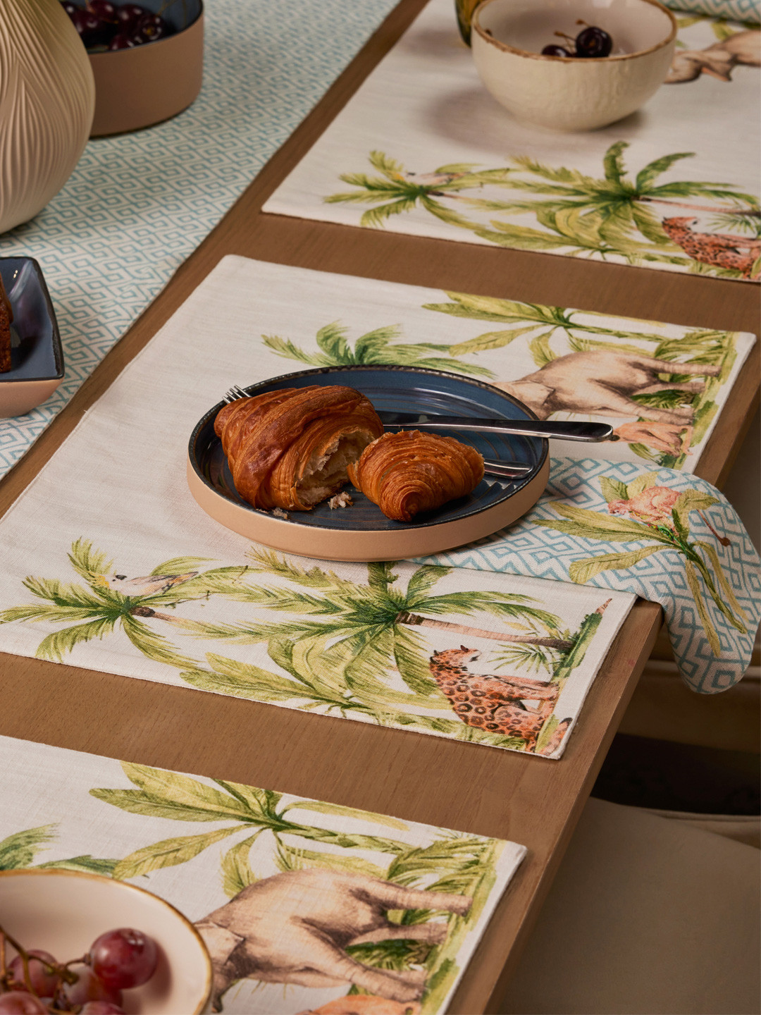 

Eris Home Off White & Green 4 Pieces Pure Cotton Rectangular Table Placemats