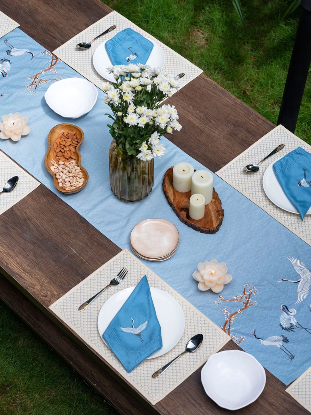 

Eris Home Blue & White Dreamy Crane Printed Pure Cotton Table Runner