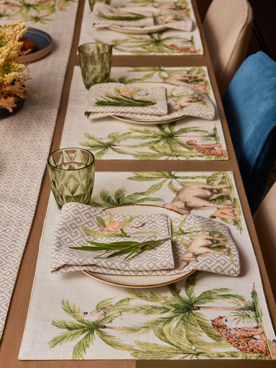 

Eris Home Beige & Green 4 Pieces Rectangular Kitchen Table Placemats, White