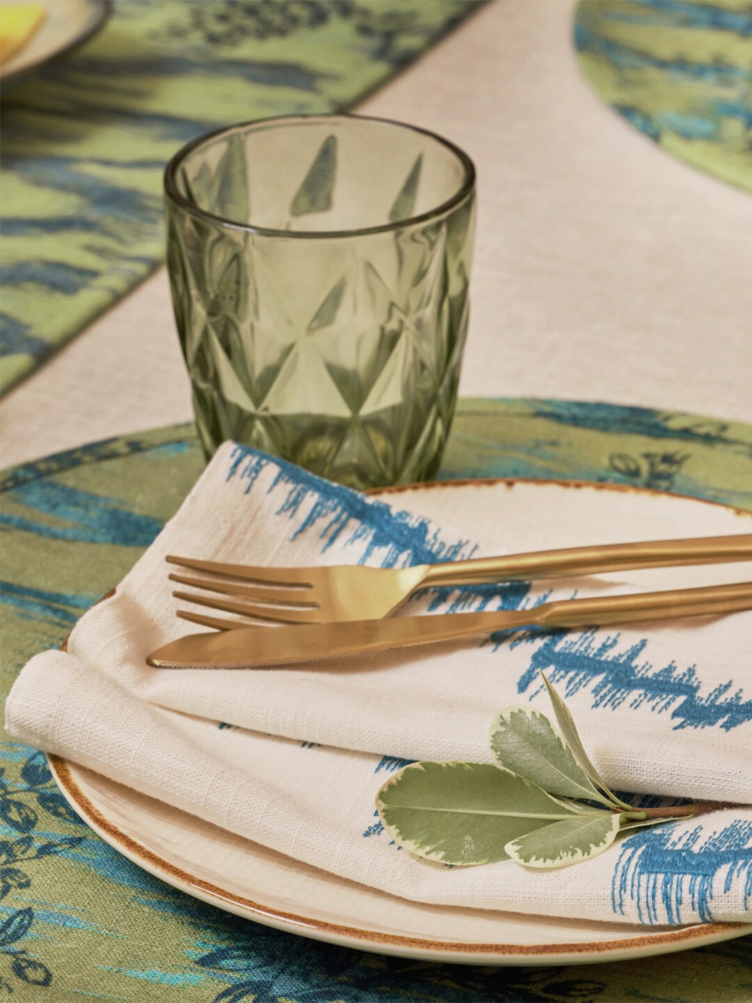 

Eris Home Off-White & Blue 4 Pieces Printed Pure Cotton Table Napkins