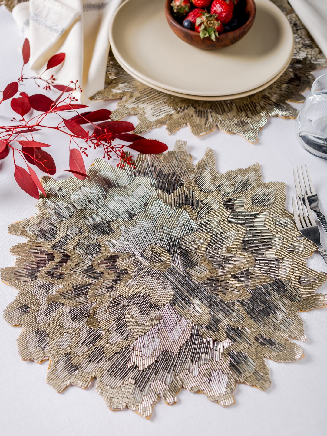 

Eris Home Silver Toned & Grey 4 Pieces Round Kitchen Table Placemats