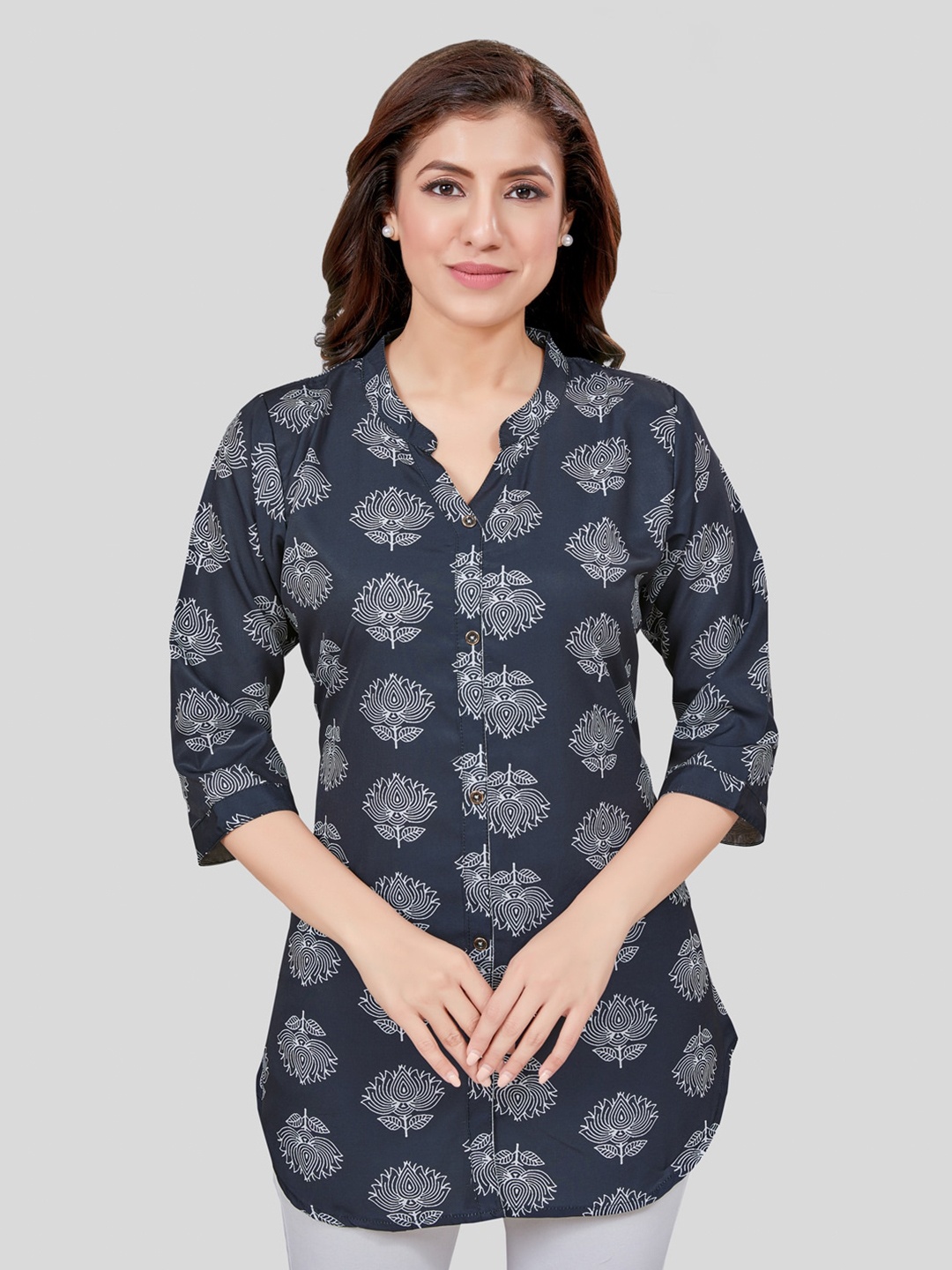 

Saree Swarg Floral Printed A Line Kurti, Black