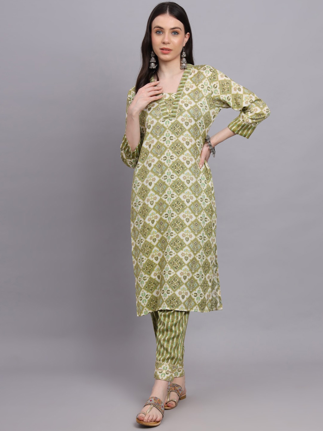 

HERE&NOW Green Ethnic Motifs Printed Kurta With Trousers