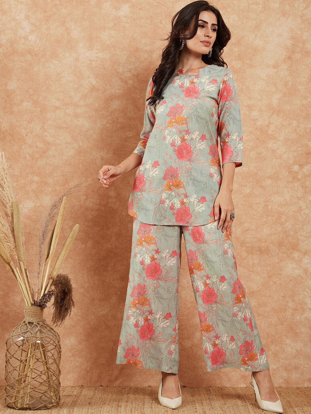 

Sangria Floral Printed Round Neck Tunic & Palazzo, Grey
