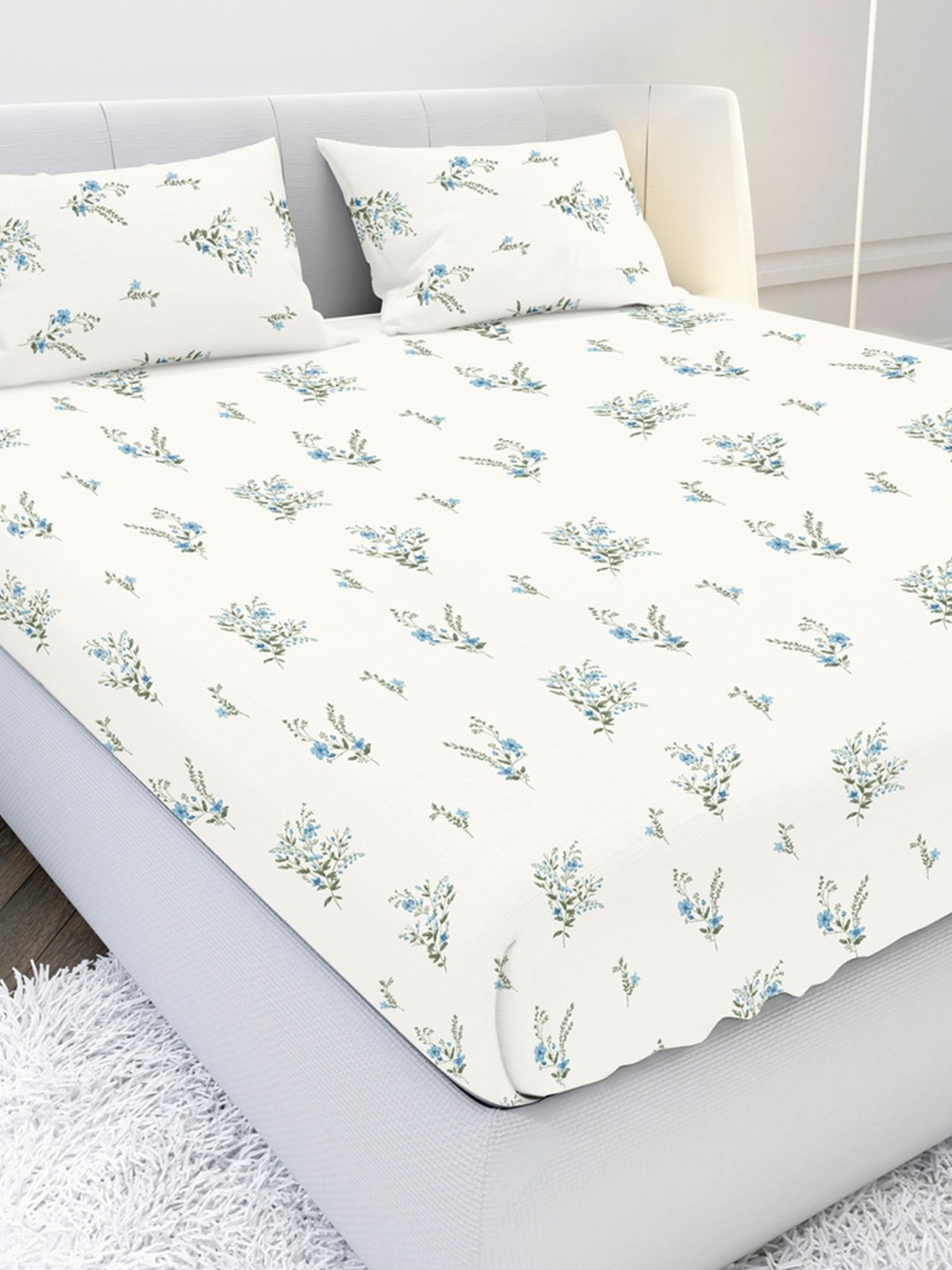 

MAYFAIR HOMES LONDON Blue & White Floral 120 TC King Bedsheet with 2 Pillow Covers