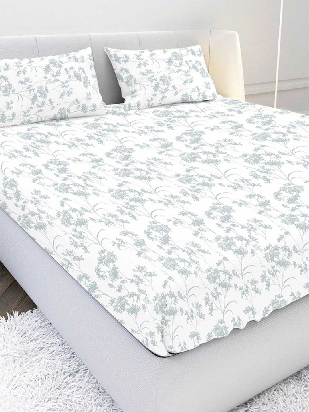 

MAYFAIR HOMES LONDON Blue & White Floral 210 TC King Bedsheet with 2 Pillow Covers