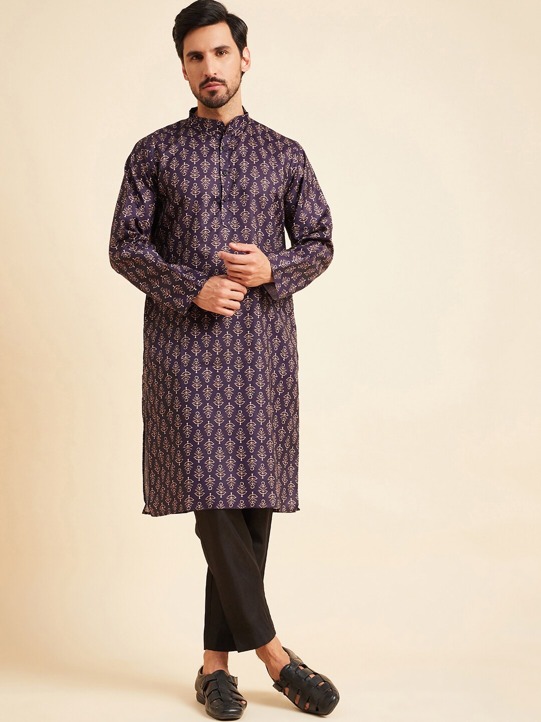 

Sangria Ethnic Motifs Printed Straight Kurta With Pyjamas, Purple