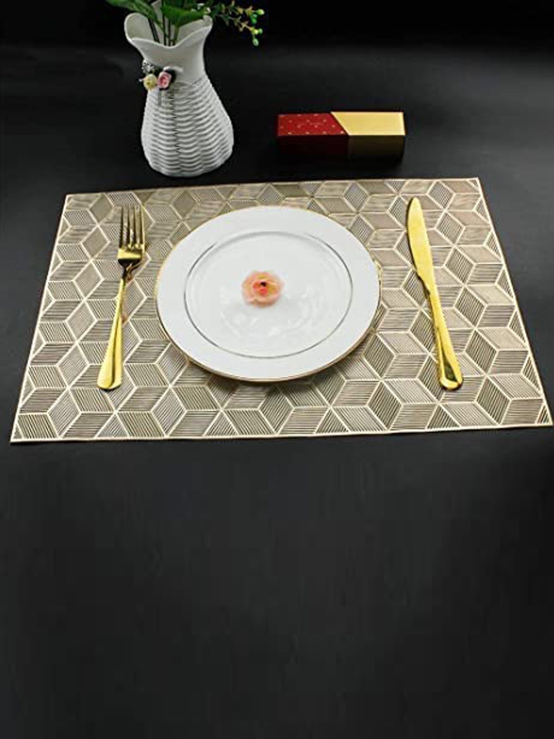 

Dakshya Industries Gold Toned 6 Pieces Geometric Rectangle Table Placemats