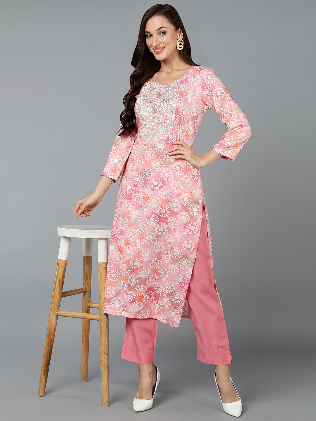 

AHIKA Ethnic Motifs Printed Thread Work Kurta, Pink