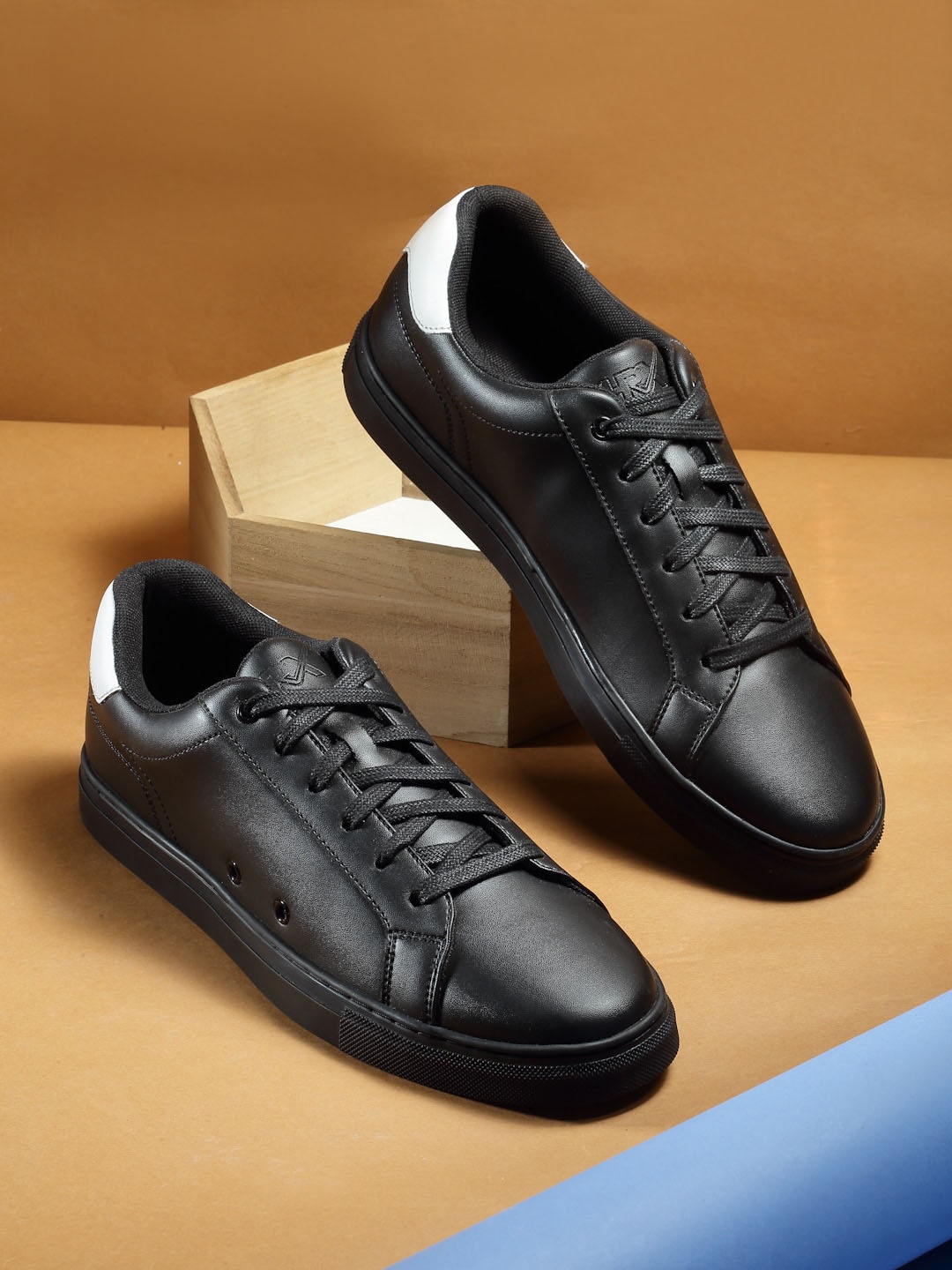 

HRX by Hrithik Roshan Men Black Comfort Insole Basics Sneakers