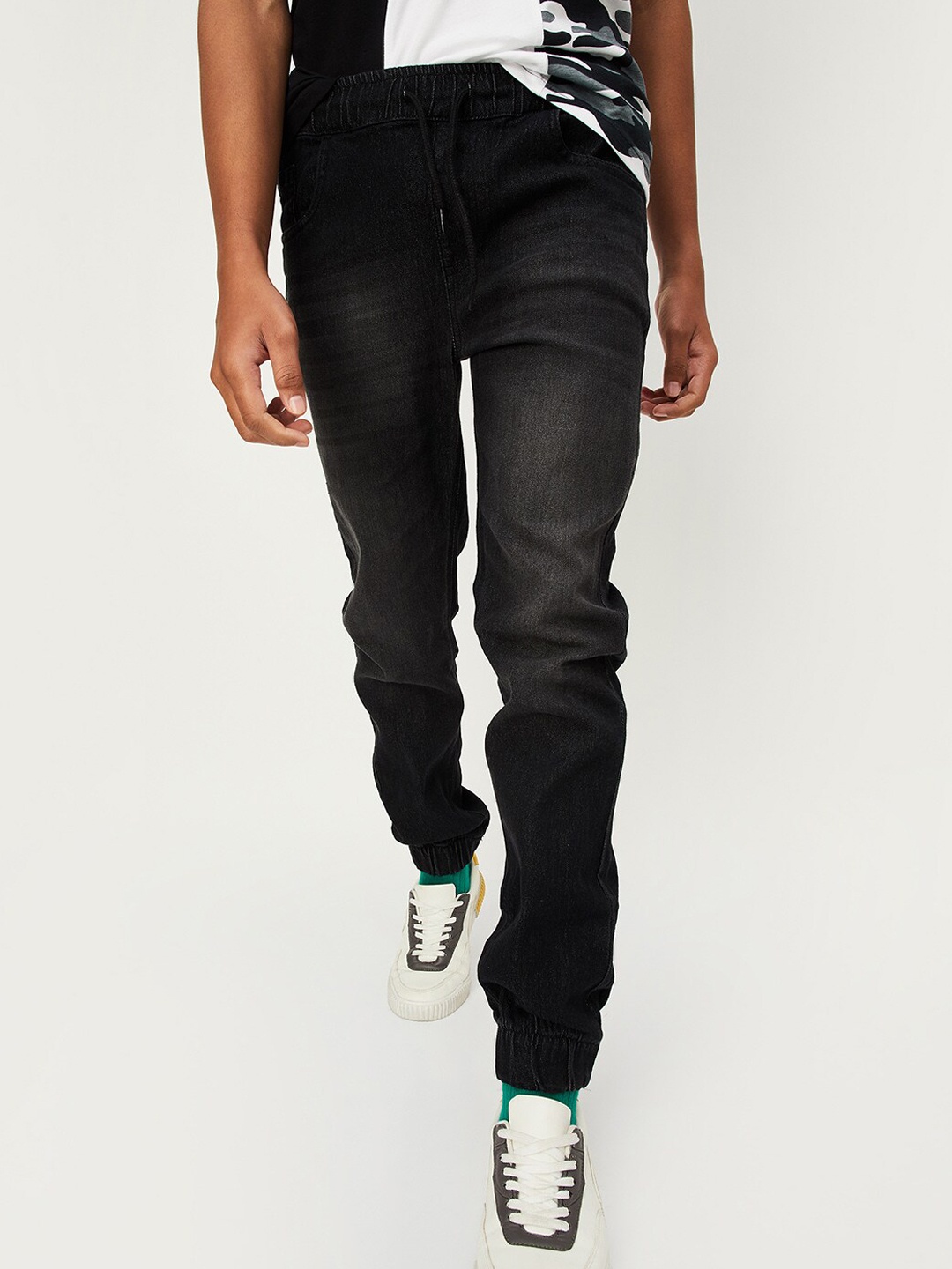 

max Boys Mid-Rise Regular Trousers, Black