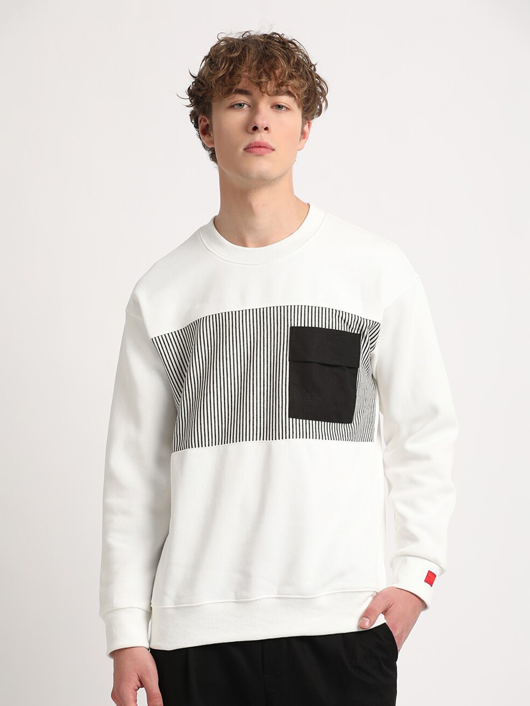 

THE BEAR HOUSE Striped Round Neck Sweatshirt, White